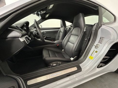 Used 2024 Porsche 718 Cayman RWD image 5