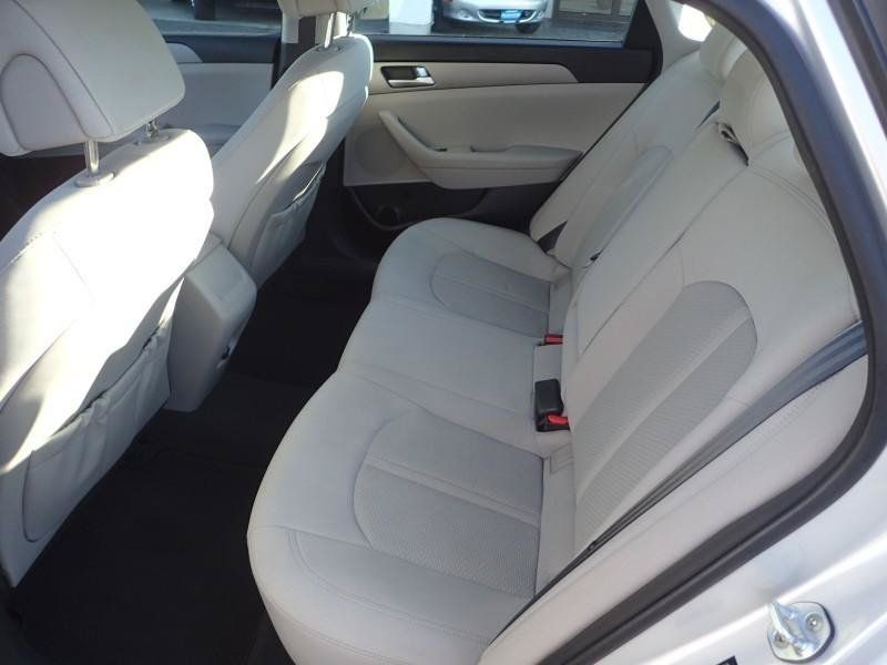 Used 2015 Hyundai Sonata SE FWD image 10