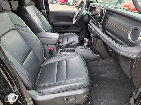 Used 2024 Jeep Wrangler Unlimited Sahara w/ Technology Group AWD/4WD image 20
