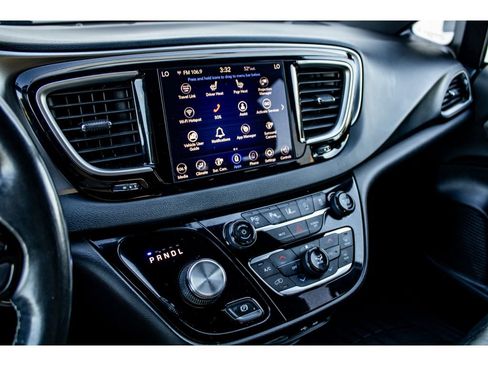 Used 2020 Chrysler Pacifica Touring-L w/ Advanced Safetytec Group image 31