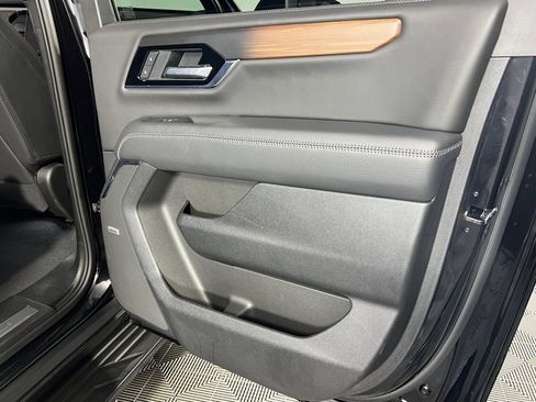 Used 2025 GMC Yukon XL Denali image 33