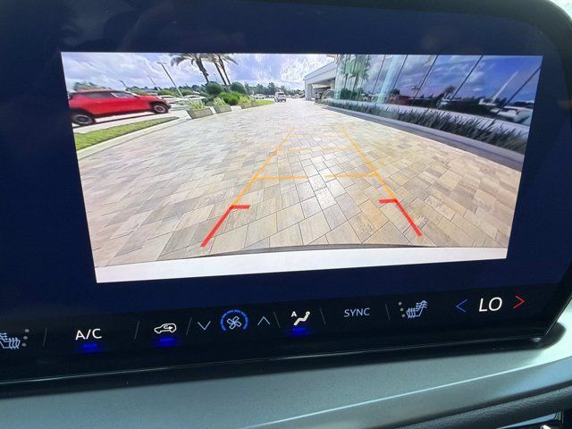 Used 2026 Chevrolet Traverse LT FWD image 31