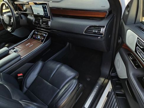Used 2024 Lincoln Navigator Reserve AWD/4WD image 7