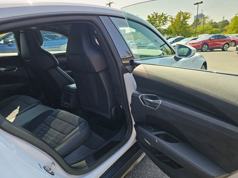 Used 2023 Audi e-tron GT Premium Plus image 16