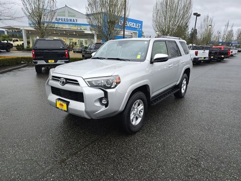Used 2024 Toyota 4Runner SR5 image 2