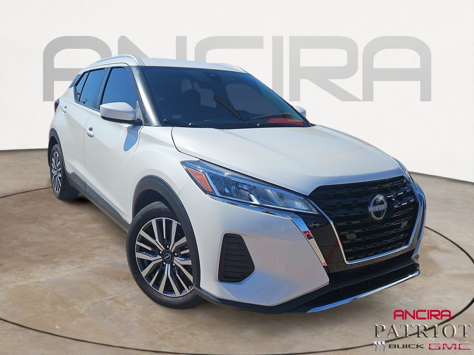 Used 2023 Nissan Kicks SV FWD image 1