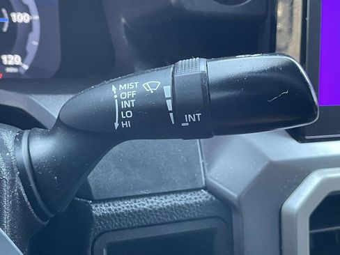 Used 2025 Toyota Tacoma TRD Sport AWD/4WD image 32