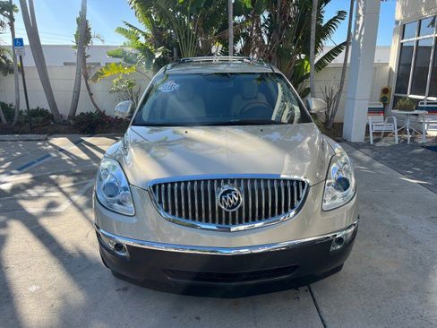 Used 2011 Buick Enclave CXL image 3