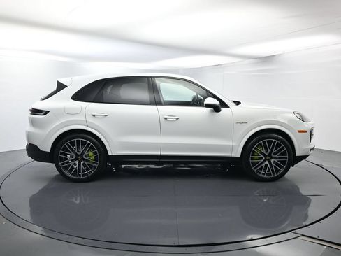 Certified 2026 Porsche Cayenne E-Hybrid AWD/4WD image 16