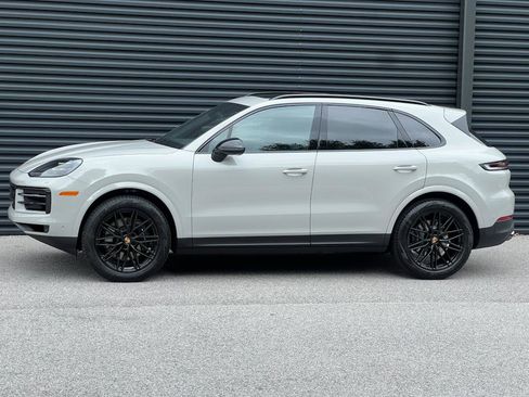 New 2025 Porsche Cayenne image 2