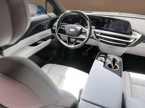 Certified 2025 Cadillac Lyriq Sport w/ LPO, Floor Liner Package AWD/4WD image 24