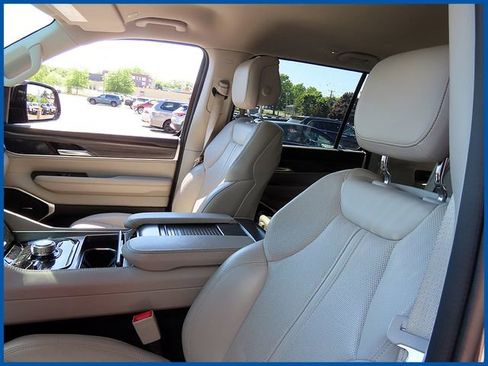 Used 2024 Jeep Wagoneer L Series II w/ Flexible Seating Group AWD/4WD image 15