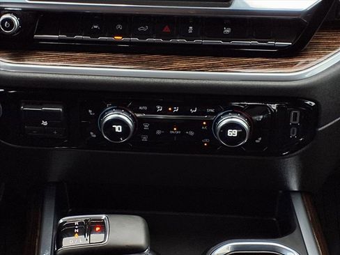 Used 2025 GMC Sierra 1500 Elevation image 15