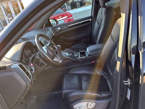 Used 2018 Porsche Cayenne Platinum Edition w/ Premium Package Plus image 11
