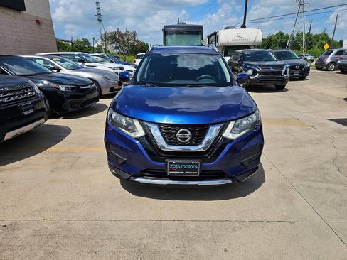 Used 2018 Nissan Rogue SV w/ Premium Package FWD image 2