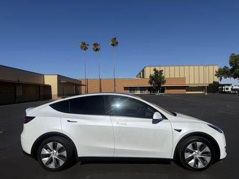 Used 2021 Tesla Model Y Long Range AWD/4WD image 8