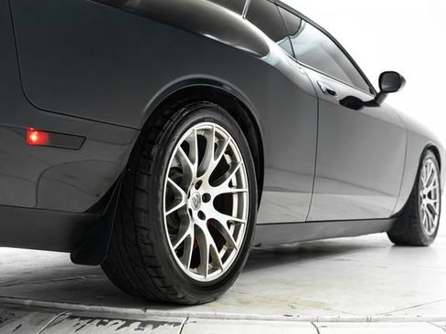 Used 2009 Dodge Challenger SRT8 w/ SRT Option Group II RWD image 13