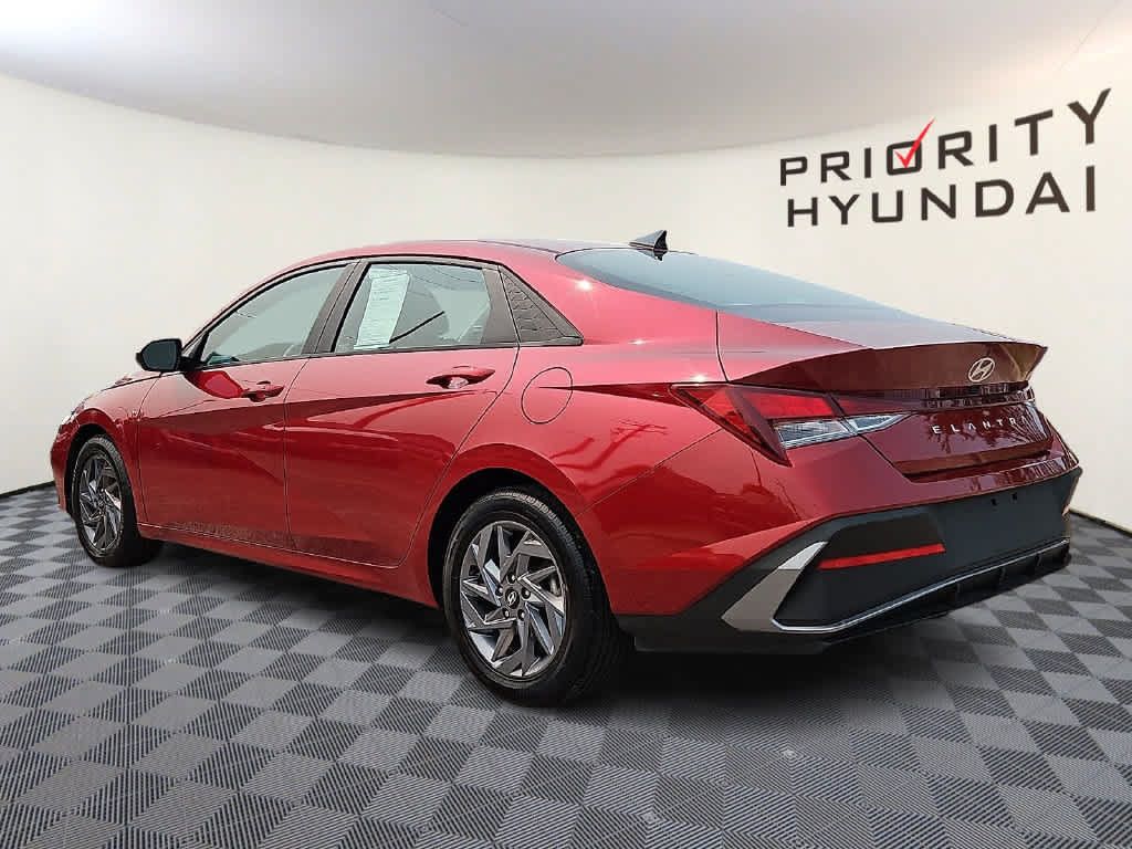 Used 2024 Hyundai Elantra SEL FWD image 6
