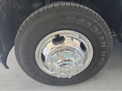 Used 2024 RAM 3500 Tradesman w/ Chrome Appearance Group AWD/4WD image 2