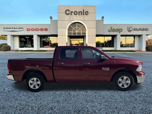 Used 2022 RAM 1500 Classic SLT image 2