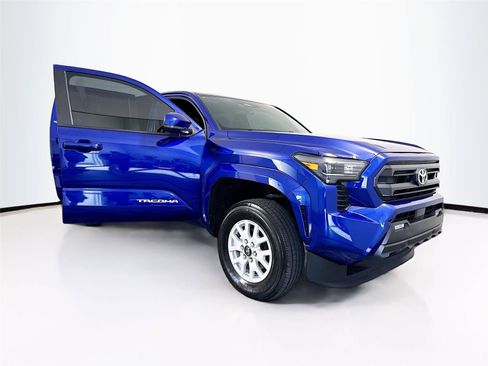 Used 2025 Toyota Tacoma SR5 RWD image 39