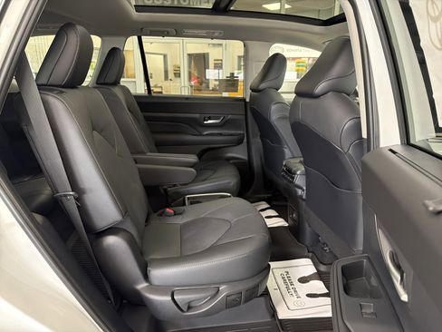 New 2026 Toyota Grand Highlander AWD image 33