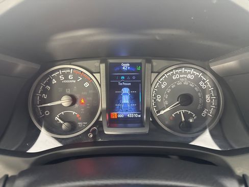 Used 2023 Toyota Tacoma TRD Off-Road image 28