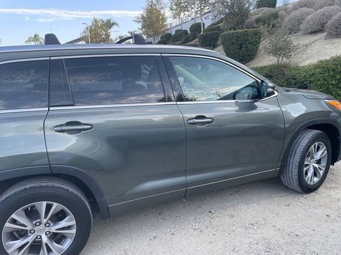 Used 2014 Toyota Highlander XLE FWD image 11