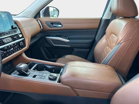 Used 2022 Nissan Pathfinder Platinum image 25