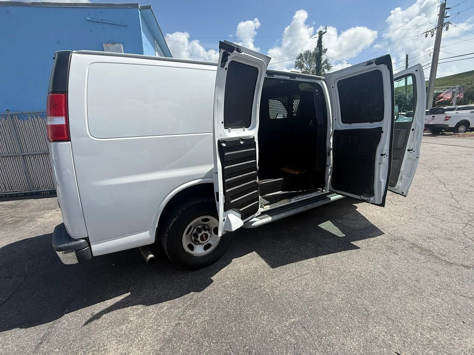 Used 2021 GMC Savana 2500 w/ Driver Convenience Package RWD image 4