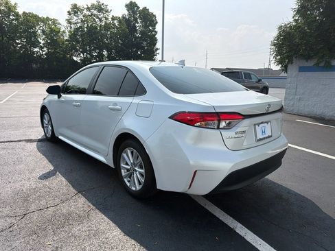 Used 2025 Toyota Corolla LE w/ LE Premium Package FWD image 3
