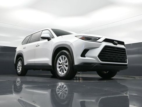 Used 2024 Toyota Grand Highlander XLE image 47