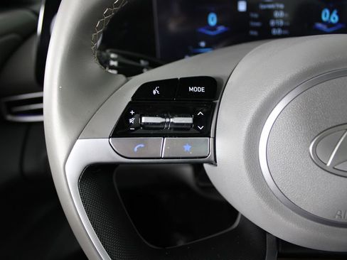 Used 2025 Hyundai Elantra SEL image 25