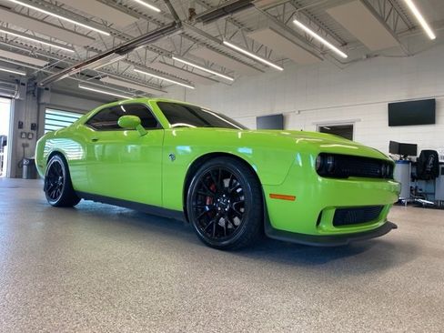 Used 2015 Dodge Challenger SRT Hellcat image 3