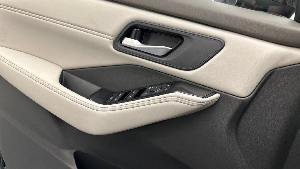 New 2026 Nissan Rogue Dark Armor AWD/4WD image 17