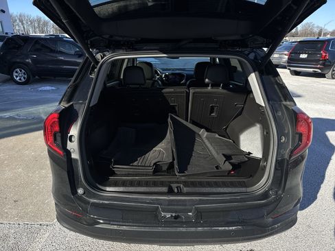 Used 2023 GMC Terrain SLT w/ Infotainment Package II image 27