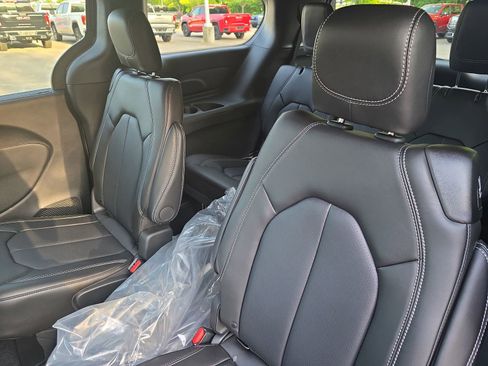 New 2026 Chrysler Pacifica Select FWD image 14
