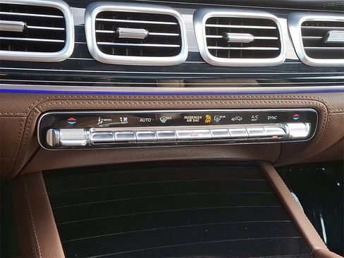 Used 2025 Mercedes-Benz GLS 580 GLS 580 image 16