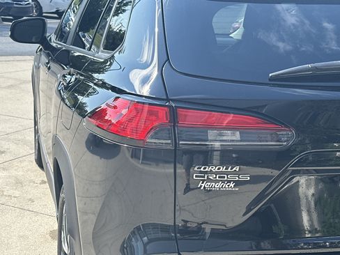 Used 2023 Toyota Corolla Cross XLE w/ Convenience Package AWD/4WD image 12