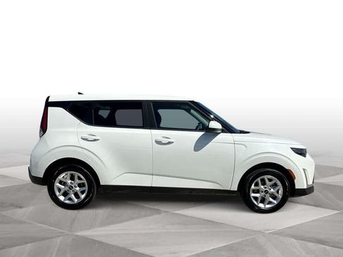 Used 2025 Kia Soul LX FWD image 9
