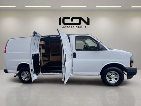Used 2021 Chevrolet Express 2500 w/ Driver Convenience Package RWD image 7