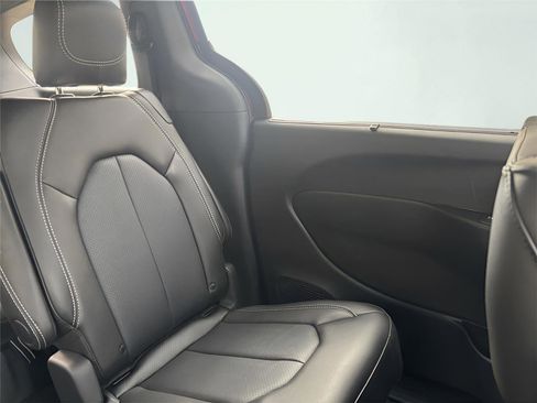 New 2026 Chrysler Pacifica Select image 20