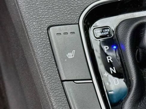 Used 2020 Hyundai Elantra GT w/ Style Package 02 FWD image 19