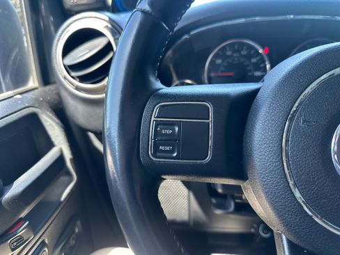 Used 2014 Jeep Wrangler Unlimited Sport w/ Quick Order Package 24S AWD/4WD image 28