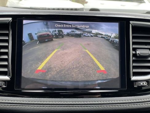 Used 2025 Chrysler Pacifica Limited image 22