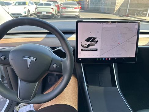 Used 2021 Tesla Model Y Long Range image 12