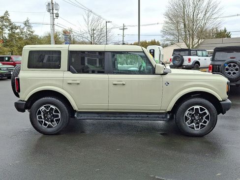 Used 2025 Ford Bronco Outer Banks image 4