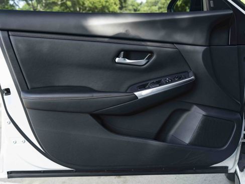 Used 2025 Nissan Sentra SR w/ Midnight Edition FWD image 34