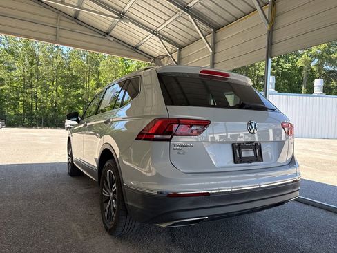 Used 2018 Volkswagen Tiguan SEL FWD image 14