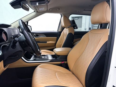 Used 2022 Kia Carnival LX image 18